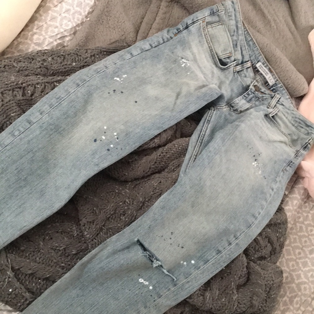 Zara Mid Rise Distressed Jeans Size 8 (Eur 40)